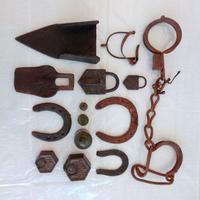 Oggetti antichi in ferro, cifra non trattabile 