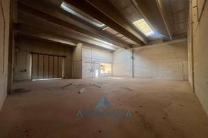 Immobile di 430 m² a Modugno