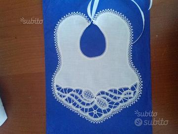Bavaglino lino pizzo rinascimento ricamo a mano