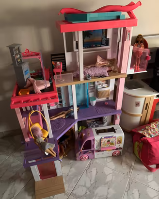 Villa delle barbie e Cucina in legno giocattolo