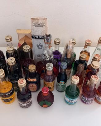 Collezione 33 bottigliette mignon liquori anni 70