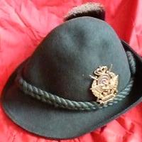 2 Copricapo militari vintage: Alpini e Aviazione