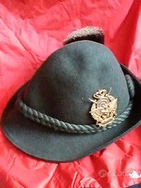 2 Copricapo militari vintage: Alpini e Aviazione