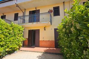 Ragalna VILLA A SCHIERA