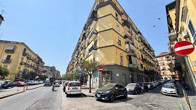 2 LOCALI A NAPOLI