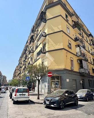 2 LOCALI A NAPOLI