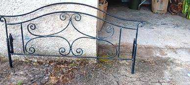Letto matrimoniale in ferro battuto pieno
