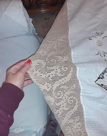 Coperta ricamata a mano