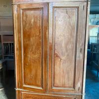 Armadio due ante con cassetto centrale