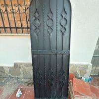 Porta ad arco in ferro battuto