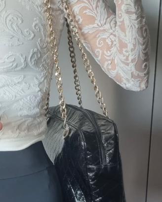 Borsa con tracolla catena