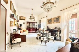 4 LOCALI A NAPOLI