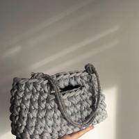 Borsa uncinetto grigia manico gioiello