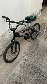 BMX freestyle Nera e Turchese