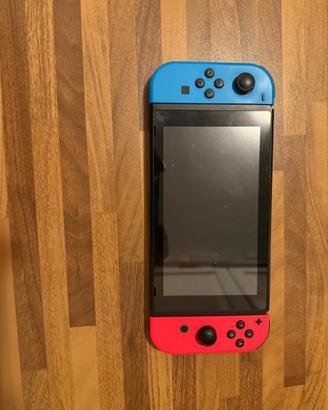 Nintendo Switch 2019 usato con accessori +2 giochi