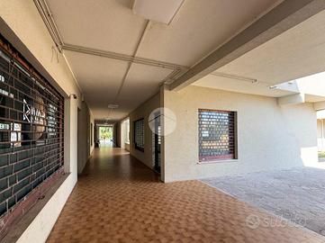 NEGOZIO A MONTICHIARI