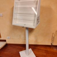 Espositore legno, plexiglass con chiavi