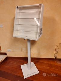 Espositore legno, plexiglass con chiavi