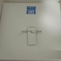 anello solitario con diamante 