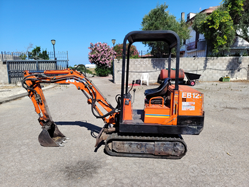 Miniescavatore pel job eb 12