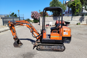 Miniescavatore pel job eb 12