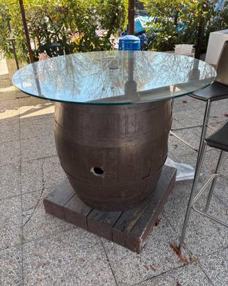 Botte in legno trasformata in tavolo da arredo