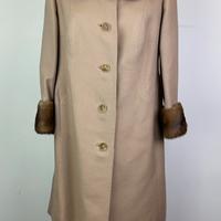 Cappotto con collo e polsini in pelliccia di Volpe