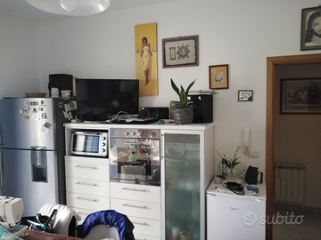 Ingresso soggiorno, letto, cabina armadio, cucina,