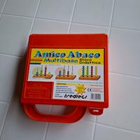 Abaco multibase in valigetta colorata.