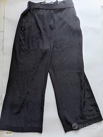 Pantaloni neri eleganti a gamba larga