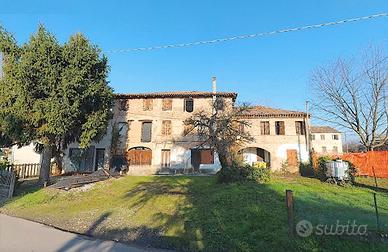 Grande rustico da ristrutturare o demolire