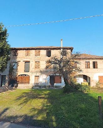 Grande rustico da ristrutturare o demolire