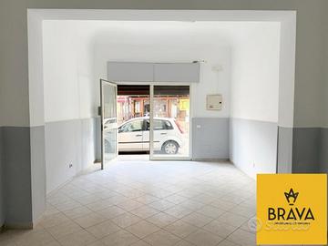 Negozio con 1 vetrina Via Santa Maria di Gesù