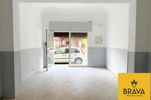 Negozio con 1 vetrina Via Santa Maria di Gesù