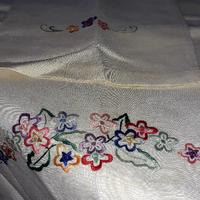 Asciugamani in lino con ricamo fiori colorati