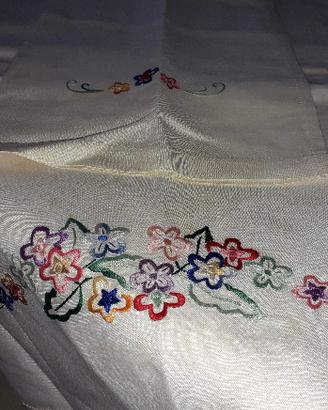 Asciugamani in lino con ricamo fiori colorati