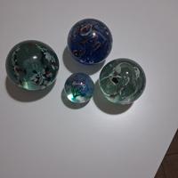 sfere di vetro colorate