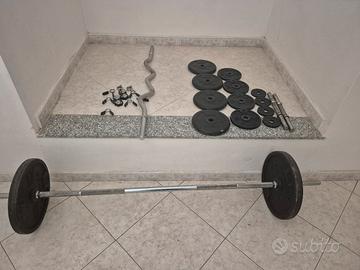 Attrezzatura palestra Decathlon dischi, bilanceri 