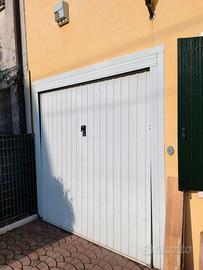 Portone basculante elettrico 