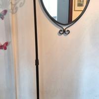 Appendiabiti da terra e specchio in ferro battuto