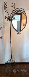 Appendiabiti da terra e specchio in ferro battuto
