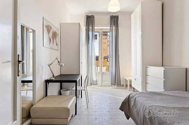 Stanza in appartamento di 120 m² a Milano