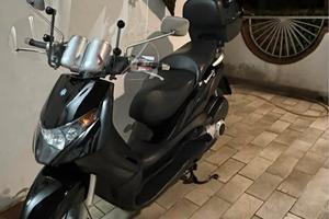 Piaggio Beverly 200 