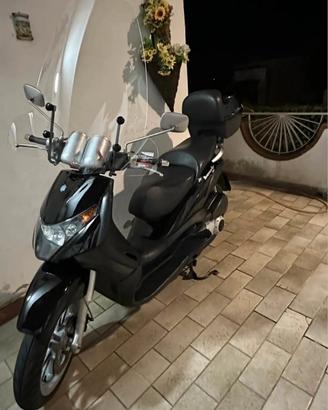 Piaggio Beverly 200 