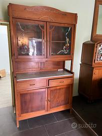 Mobile Antico in Legno con Vetrina e Marmo