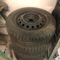 Cerchi più gomme 60% Toyota Yaris