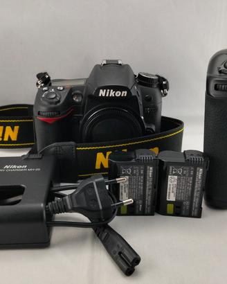 Nikon D7000+ battery grip+borsa