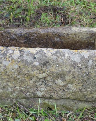 ANTICA VASCA IN PIETRA FIORIERA DA GIARDINO
