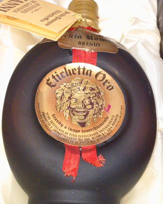 liquore vecchia romagna etichetta oro