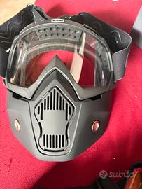 Mascherina e occhiali